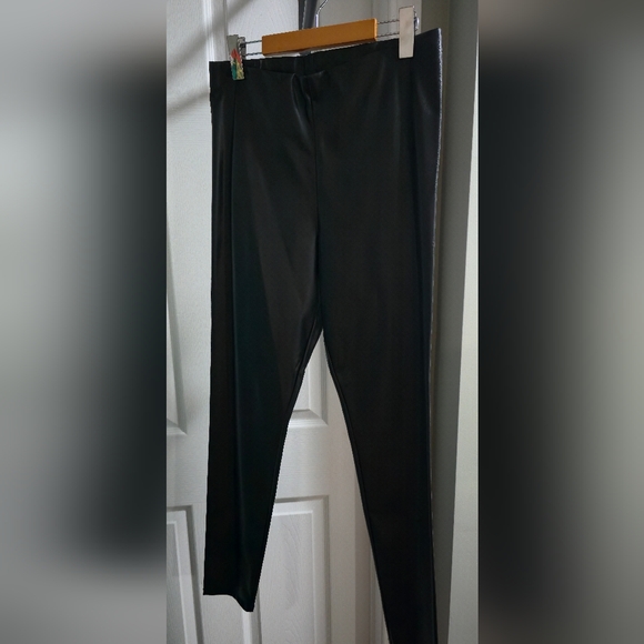 H&M Black Straight Leg Pants for Effortless Style - Picture 3 of 3